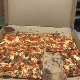 Pizza Delle Nonna 1/2 plain 1/2 mushroom Pizza Delle Nonna 1/2 plain 1/2 mushroom