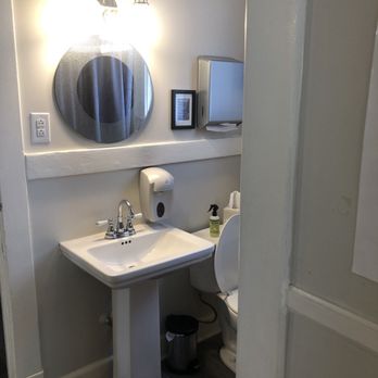 Daphne's Hair Studio - Bathroom - Hair Salons Near Me - Norfolk, Virginia
