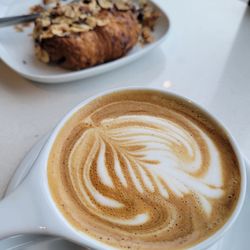 Chez Christophe Chocolaterie Patisserie - Flat white