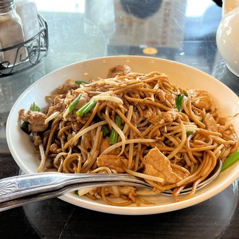 Happy Bee Kitchen - Chicken chow mein - Chinese Near Me - Artesia, California