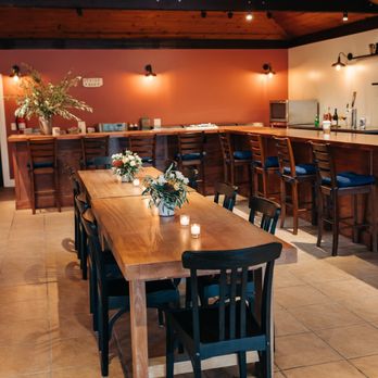Bodega Bay Oyster - Family dining in the bar - Seafood Markets Near Me - Petaluma, California