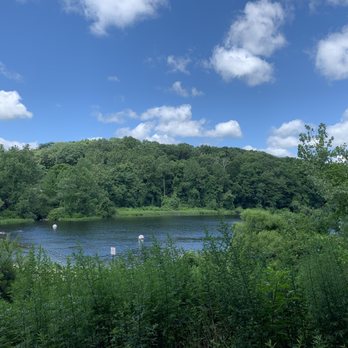 Lake Mohegan - Lakes Near Me - Fairfield, Connecticut