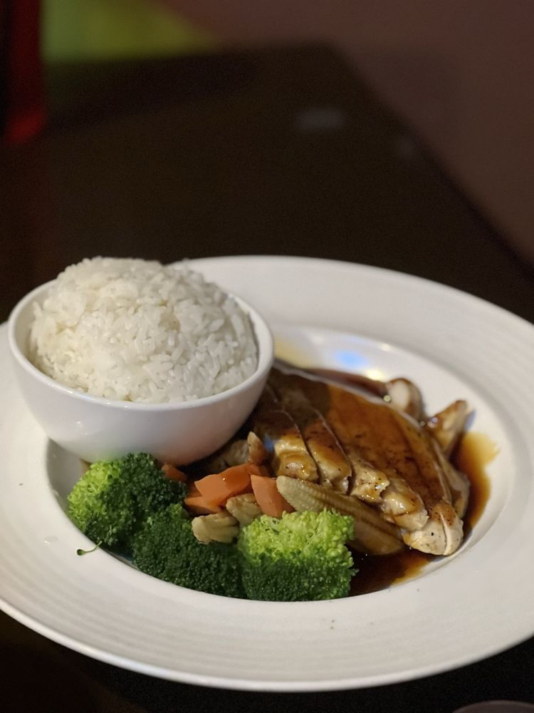 Food from SUMO Steak & Sushi