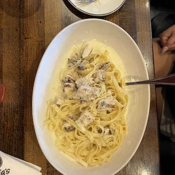 Maria's Italian Kitchen - Pasadena - Fettuccine Alfredo - Italian Near Me - Pasadena, California Maria's Italian Kitchen - Pasadena - Fettuccine Alfredo - Italian Near Me - Pasadena, California