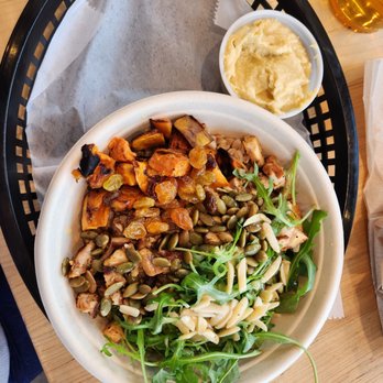 Currito Louisville - a bowl of food on a table - Salad Near Me - Louisville, Kentucky Currito Louisville - a bowl of food on a table - Salad Near Me - Louisville, Kentucky