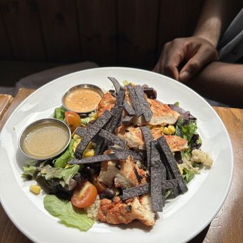 Franklin Social - Quinoa salad with grilled chicken - Cocktail Bars Near Me - Jersey City, New Jersey