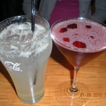 Shultzy's Bar & Grill - Sparkling Lemonade & Washington Apple Martini - Hot Dogs Near Me - Seattle, Washington