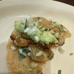 Shrimp tacos with avocado Shrimp tacos with avocado