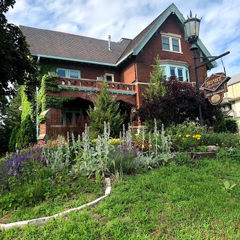 Brumder Mansion Bed & Breakfast and Theater - Mansion on top of a small hill. - Bed & Breakfast Near Me - Milwaukee, Wisconsin Brumder Mansion Bed & Breakfast and Theater - Mansion on top of a small hill. - Bed & Breakfast Near Me - Milwaukee, Wisconsin