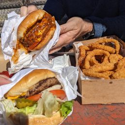 Double cheeseburger, double chili cheeseburger, large onion rings Double cheeseburger, double chili cheeseburger, large onion rings