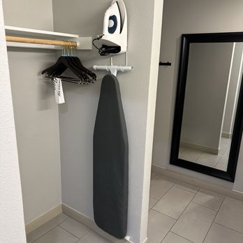 Shoreline Inn - A place to hang your clothes, including iron and ironing board. - Hotels Near Me - Cayucos, California Shoreline Inn - A place to hang your clothes, including iron and ironing board. - Hotels Near Me - Cayucos, California
