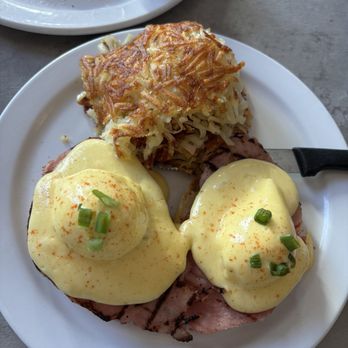Glo's - Eggs Benedict - Breakfast & Brunch Near Me - Seattle, Washington Glo's - Eggs Benedict - Breakfast & Brunch Near Me - Seattle, Washington