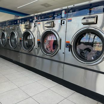 Washateria World - New large 60 pound (6 load) washers. - Laundromat Near Me - Pasadena, Texas Washateria World - New large 60 pound (6 load) washers. - Laundromat Near Me - Pasadena, Texas