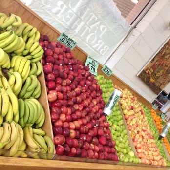 Patel Brothers - a display of bananas and apples - International Grocery Near Me - Irving, Texas Patel Brothers - a display of bananas and apples - International Grocery Near Me - Irving, Texas