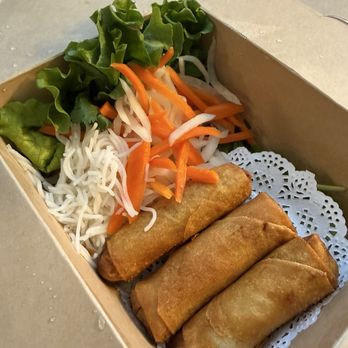 Phovorite Vietnamese Kitchen - 3 spring rolls - Vietnamese Near Me - Culver City, California Phovorite Vietnamese Kitchen - 3 spring rolls - Vietnamese Near Me - Culver City, California