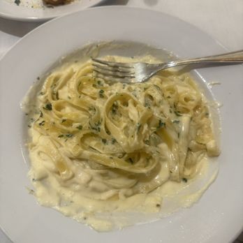 Buddy V's Ristorante - Fettucine Alfredo ($25) - Italian Near Me - Las Vegas, Nevada