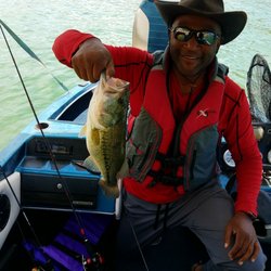 Navajo Lake Marina - Nice time on the water largemouth bass
