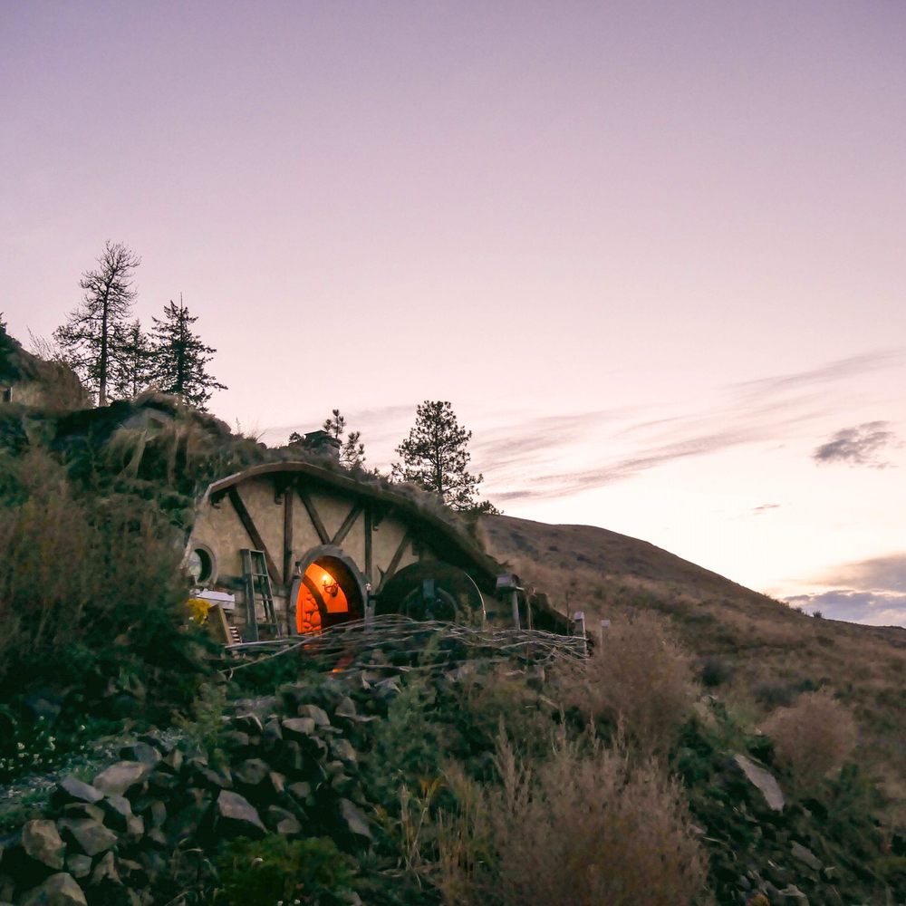 The Hobbit Inn - Vacation Rentals Near Me - Orondo, Washington