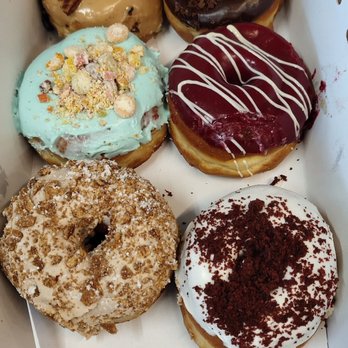 SuzyQ Doughnuts Hintonburg - maple bacon,traffle,bloop,raspberry,cinnamon crunch, red velvt - Donuts Near Me - Ottawa, Ontario