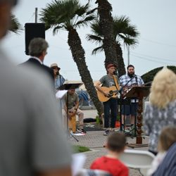 Grace Community Church of Seal Beach - Grace at the Beach worship
