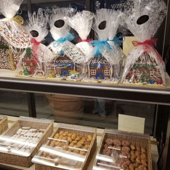 Dortoni Bakery - Bakeries Near Me - Levittown, New York