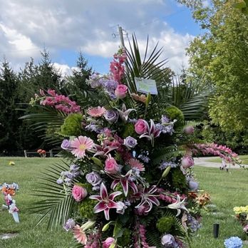 Donald Jordan Memorial Chapel - Floral spray. - Funeral Services & Cemeteries Near Me - Dayton, Ohio Donald Jordan Memorial Chapel - Floral spray. - Funeral Services & Cemeteries Near Me - Dayton, Ohio