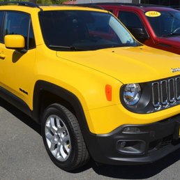 SOLAR YELLOW JEEP RENEGADE
