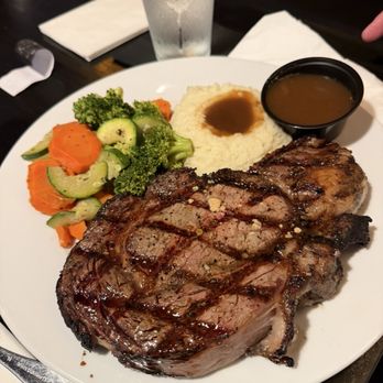 the Eldo - Ribeye (dry aged) with sautéed vegetables and mashed potatoes with brown gravy - Sports Bars Near Me - Long Beach, California the Eldo - Ribeye (dry aged) with sautéed vegetables and mashed potatoes with brown gravy - Sports Bars Near Me - Long Beach, California