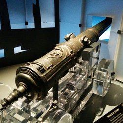 Mary Rose Museum - King Henry 8 cannon