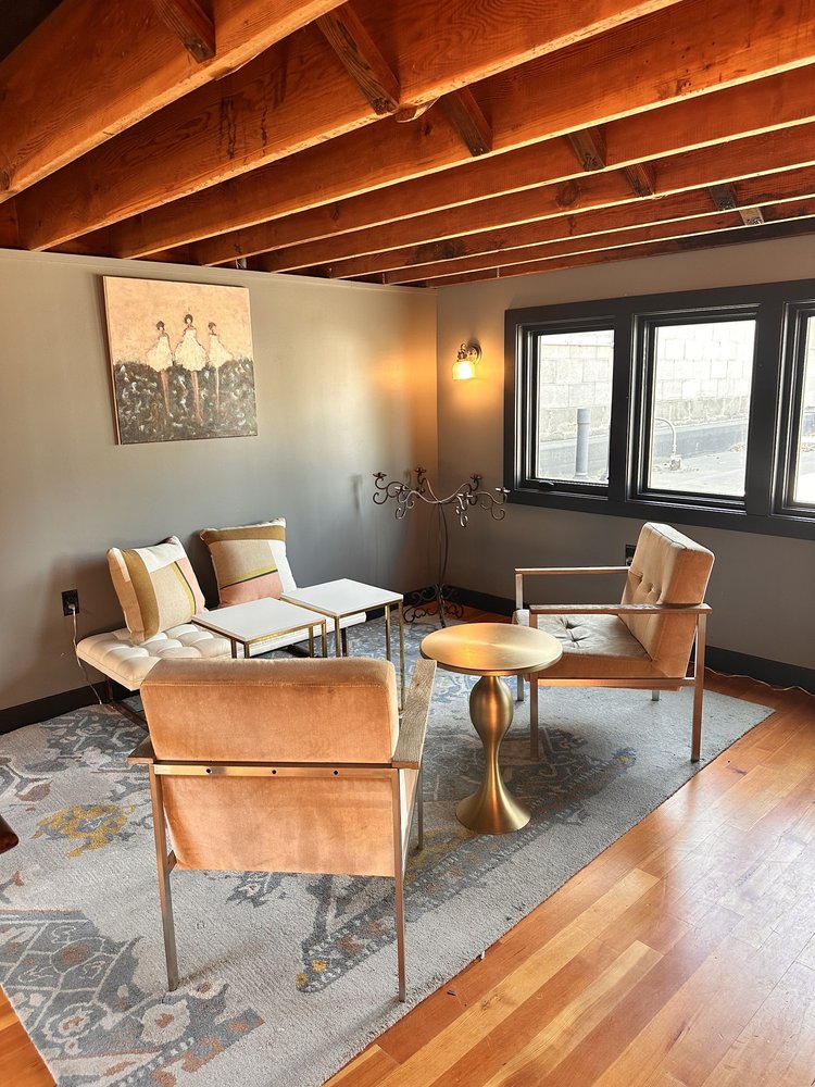 Social spots from DAMA Wines