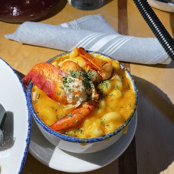 Taste Bar + Kitchen - Lobster Smoked Gouda Mac and Cheese - Cocktail Bars Near Me - Houston, Texas