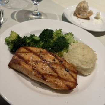 Eddie Merlot's - Salmon broccoli and Roasted Garlic Mashed Potatoes - Steakhouses Near Me - Bloomfield Hills, Michigan