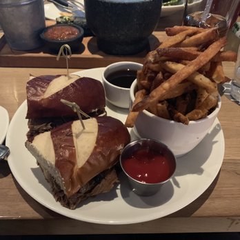 Moxies - French Dip - Cocktail Bars Near Me - Houston, Texas