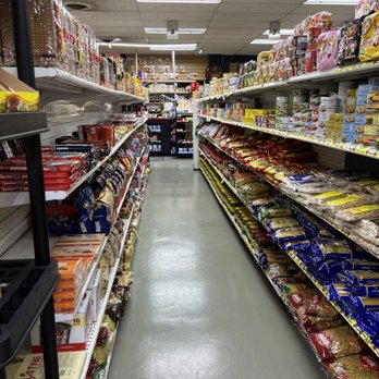 Fresh  Market - he aisle of a grocery store - Grocery Near Me - Miamisburg, Ohio