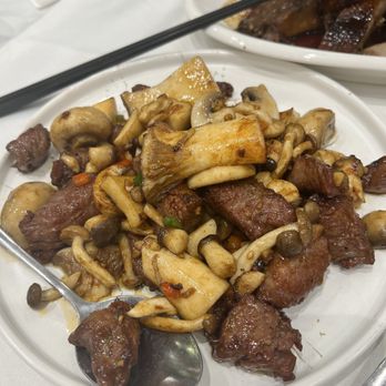 Kingsfield Chinese Cusine - Beef cubes and mushrooms - Chinese Near Me - Markham, Ontario