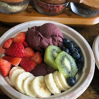 Waffle and Berry - Bowl sans toppings - Waffles Near Me - Honolulu, Hawaii