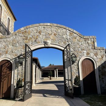 Bacchus Landing - Entrance - Wine Tasting Room Near Me - Healdsburg, California