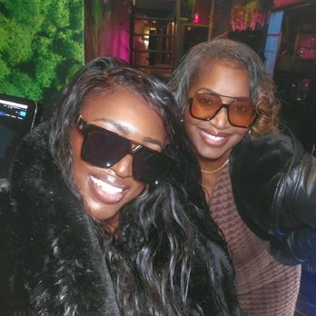 La Vie - All smiles at La Vie - Cocktail Bars Near Me - Washington, DC, District of Columbia La Vie - All smiles at La Vie - Cocktail Bars Near Me - Washington, DC, District of Columbia