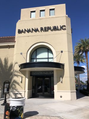 Banana Republic by null