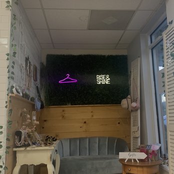Le Monthi - Local jewelry - Ice Cream & Frozen Yogurt Near Me - Cocoa Beach, Florida
