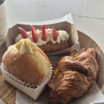 Tous Les Jours - Closer.. Too pretty to eat... almost. - Desserts Near Me - Woodbridge, Virginia Tous Les Jours - Closer.. Too pretty to eat... almost. - Desserts Near Me - Woodbridge, Virginia