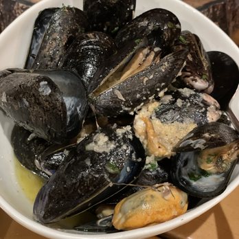 Edgewater 122 - Braised mussels - Salad Near Me - Southport, North Carolina Edgewater 122 - Braised mussels - Salad Near Me - Southport, North Carolina