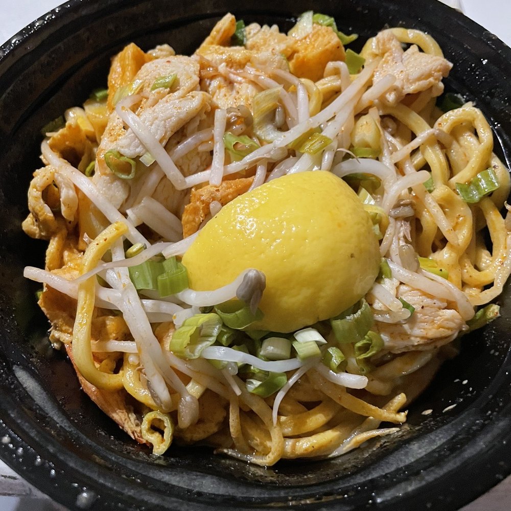 Sakura Asian Express - Singapore curry noodle soup w chicken and shrimp - Thai Near Me - Greenville, North Carolina