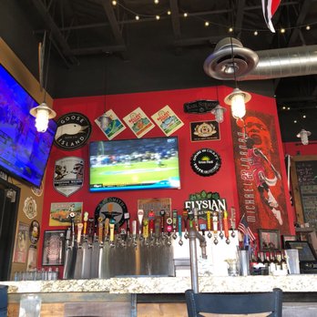 Rosati's Pizza - They have a great selection of beer and great pizza - Pizza Near Me - Encinitas, California