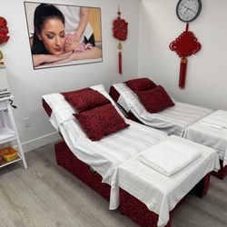 Clover Massage