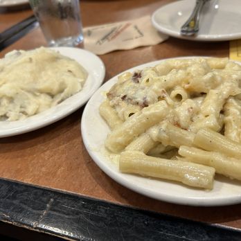 Zingerman's Roadhouse - Mac and Cheese and Mashed Potatoes sides - American Near Me - Ann Arbor, Michigan