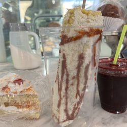 La Loma Bakery and Ice Cream Shop