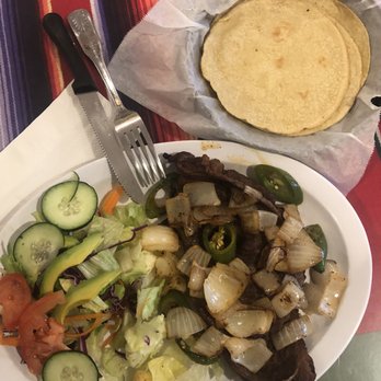El Mariachi Loco - Hoy me toco pedir un bistec de carne asada, cada día que vengo me sorprendo más con el sabor exquisito que tienes sus comidas. Gracias. - Mexican Near Me - Tujunga, California
