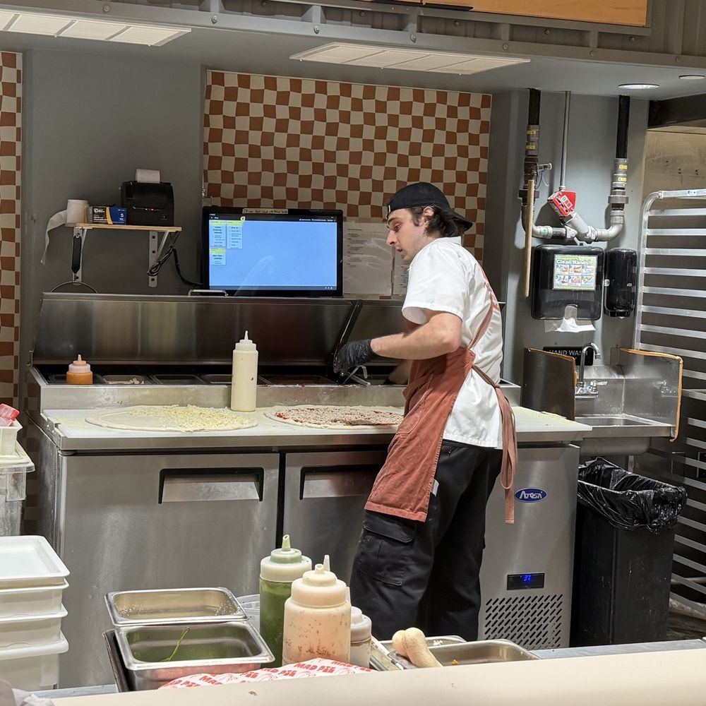 Mad Pie - making the pizzas - Pizza Near Me - Honolulu, Hawaii