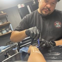 Endless Tattoos - Dan prepping arm
